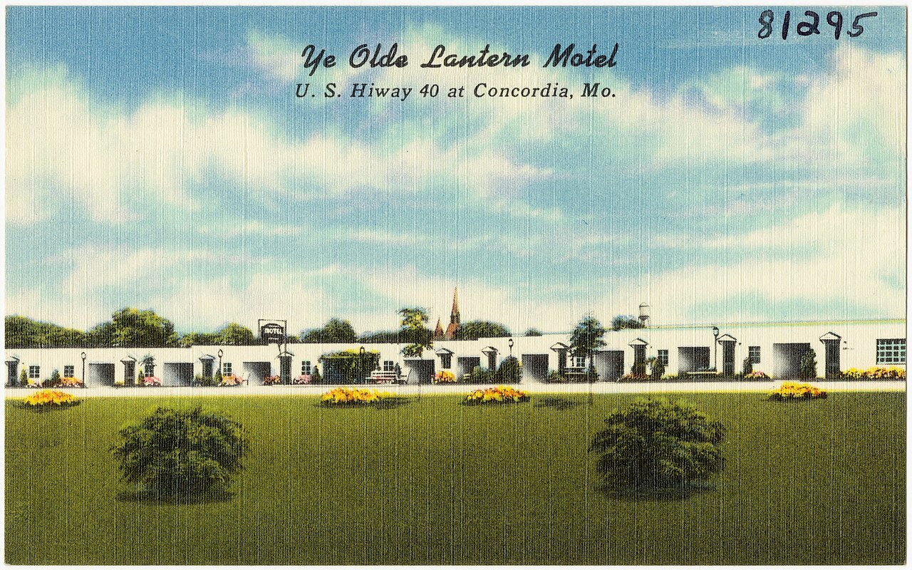 Vintage linen postcard of Ye Olde Lantern Motel on U.S. Highway 40 at Concordia, Missouri